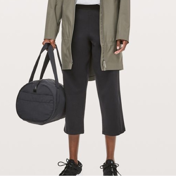 lululemon athletica Pants - LULULEMON Light Strides Crop Size 4 Minimalist Contemporary Chic Effortless